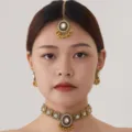 Indian retro style golden choker necklace earrings and maang tikka jewelry set for women. - Gold White