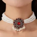 Mehrsträngige Perlen-Choker-Halskette mit retro rotem Kristall-Anhänger für Damen - Rot
