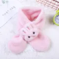 Niedlicher Plüsch-Kinderwinterschal in Rosa mit süßem Hasengesicht und weichem Kuschelmaterial. - Häschen Rosa