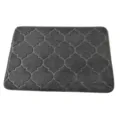 Graue Memory-Foam Badematte mit elegantem Vierpass-Muster und rutschfester Unterseite. - 40x60cm / Dunkelgrau im Lampion-Stil