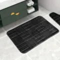 Details der Memory Schaum Badematte mit gepraegtem Ziegelmuster fuer Bad, saugfaehig und weich. - 42*38 cm (WC-Deckelbezug) / Ziegelsteinmuster Schwarz