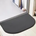 Dunkelgraue halbrunde Fußmatte, rutschfeste saugfähige Bodenmatte für Bad, Eingang und Flur. - 50*80cm / Große abgerundete Ecken Dunkelgrau
