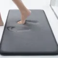 Graue Badematte aus Memory-Foam, saugfähiger und rutschfester Badvorleger für Dusche. - 50*80cm / Flach Dunkelgrau