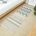 Gewebter Baumwoll-Leinen-Laeufer im Boho-Stil fuer das Bett, ethnisches Muster mit Quasten. - Sangbu