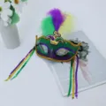 Máscara de carnaval para mujer, máscara de mascarada verde y morada con plumas y flecos. - Estilo Sombrero