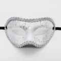 Halloween Halbgesicht erwachsene Maskerade Party Maske mit silbernem Glitzerbesatz weiß. - Flache Oberkante - Weiß
