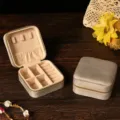 Portable velvet jewelry box with zipper for rings and earrings, khaki color variant. - Velvet Mirrorless Style / 10x10x5cm / Light Gray