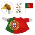 Set abbigliamento per anatra in peluche 23 pollici con mantello bandiera e adesivi calcio - Stile Portogallo