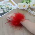 Pulsera slap de plumas de avestruz rojas, brazalete de felpa esponjosa para fiesta y espectáculo. - Rojo