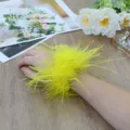 Pulsera slap de pluma de avestruz amarilla, brazalete de peluche accesorio de fiesta - Dorado