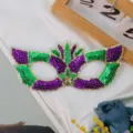 Mardi Gras pailletten masker, groen paars goudkleurig feestmasker voor carnaval. - Driekleurige vijfbladerige bloem