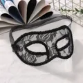 Maschera in pizzo nero stile veneziano per festa di halloween con nastri di legatura. - Stile Nastro Nero