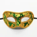 Máscara de mascarada de terciopelo verde con estampado floral dorado y hermoso borde. - Verde