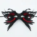 Gotische Feder Halbgesicht Maske in Schwarz und Rot für Halloween Maskenball Party - Schwarz Rot