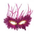 Roze gevederd masker met gouden pailletten, perfect voor carnaval en feestkostuums. - Rozerood