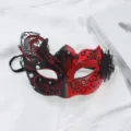 Vintage half-face masquerade mask for men, elegant red and black swan party mask. - Black Red
