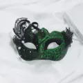 Retro half-face masquerade mask with glitter and feathers for party and Halloween events. - Black and Green