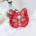 Maschera da gatto in pizzo rosso con strass e catene di perle per feste in maschera. - Maschera Catwoman Rossa