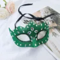 Grüne Glitzer Maske mit Strasssteinen und schwarzem Band für Damen Party Kostüm. - Strass Wellenmaske / Grün