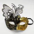 Exquisite schwarz-goldene Maskenball Maske mit filigranem Schmetterlingsdesign und Glitzer. - Einheitsgröße / Eisen Schmetterling Strass Gold Maske