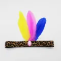 Panterprint elastische haarband met kleurrijke veren en strass voor feestelijk festival. - Luipaard Haarband - Stijl C