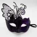 Venezianische Maske in Schwarz und Lila mit glitzerndem Spitzen-Schmetterlingsdesign. - Einheitsgröße / Eisen Schmetterling Strass Dazzling Lila Maske