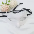 Weißer venezianischer Maskenball Maske mit schwarzen Bändern für Halloween Partys. - Spritzlackiert Schmetterling-Weiß