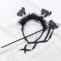 Set de accesorios de Halloween con diadema de gato con plumas negras y varita de lentejuelas - Juego de Diadema y Varita (Pluma Negra y Gato de Ojos Morados)