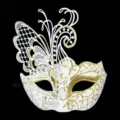 Venezianische Maske mit weißer Basis, goldenem Glitzer, Strasssteinen und Schmetterlingsflügel. - Einheitsgröße / Gold Glitzer Schmetterling Weiße Halbmaske (4)