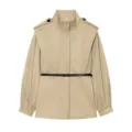 Dettaglio trench beige con elegante collo alto, spalline e sottile cintura in vita. - Taglia S / Kaki