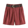 Short rojo de talle alto con pinzas, equipado con cinturón trenzado y hebilla dorada. - XS / Rojo Ladrillo