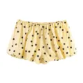 Gros plan détaillé de short d'été jaune avec pois noirs et design bouffant charmant et stylé. - XS / Bas / Jaune