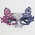 Détail de masque demi-visage en dentelle exquise, avec un magnifique design dégradé rose, blanc et bleu. - Style Oreilles de Chat Dégradé Rose Blanc Bleu (2)