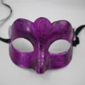 Maschera da ballo in maschera viola vintage per feste, accessorio retro mezzo viso. - Danza di Farfalla Retro / Viola Antico
