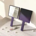 Morandi einfarbiger quadratischer Handspiegel, minimalistischer Kosmetikspiegel für Alltag. - Farbverlauf Lila