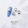 Nahaufnahme von quadratischen Strass-Nagelkunst-Anhängern im japanischen Stil, Größe 8,5x8 mm. - Unregelmäßiger Strass Stil (B70) / 10er Pack