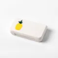 Tragbare dreiteilige Pillebox mit süßem Ananas-Druck, weiße Mini-Reise-Medizin-Aufbewahrung. - Ananas-Pillendose