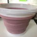 Portable folding bucket in pink and white plastic, ideal for home, car wash and fishing. - Large 10L / Light Pink White
