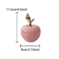 Dettaglio ornamento mela in ceramica rosa con stelo dorato, decorazione per la casa. - Mela rosa con foglia dorata - Piccola