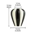 Vase en céramique rayé noir et blanc minimaliste pour décoration d'intérieur moderne. - L