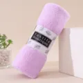 Hoge dichtheid koraal fleece handdoek gerold met papieren band verpakking, zacht absorberend. - Paars