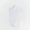 Plain white low-cut boat socks for daily wear, comfortable breathable unisex ankle socks basic. - One Size / Men's White