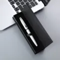 Stylo signature en métal blanc luxueux dans un élégant coffret cadeau noir pour bureau. - Stylo blanc + boîte en papier magnétique