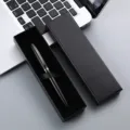 Stylo bille en métal noir dans un coffret cadeau de luxe, idéal pour le bureau et les cadeaux. - Stylo noir mat avec boîte en papier à couvercle et fond