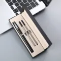 Coffret cadeau stylo à bille en métal, stylo de bureau avec deux recharges dans boîte. - Stylo noir brillant et boîte avec 2 recharges