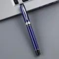 Luxe metalen zakelijke rollerballpen in diepblauw met zilveren accenten en design. - Blauw