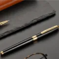 Schwarze und goldene Business Signierstift Variante, elegantes Metalltrim für Geschenke. - Schwarzer Stift mit goldenem Clip