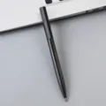 Minimalistische zwarte hexagonale metalen balpen met matte afwerking voor op kantoor - Zwart