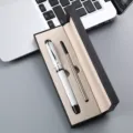 Coffret cadeau de stylo signature en métal d'affaires avec recharge pour bureau. - Boîte à Stylo Unique / Blanc