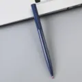 Minimalistische donkerblauwe zeshoekige metalen balpen voor kantoor en zakelijk gebruik. - Blauw